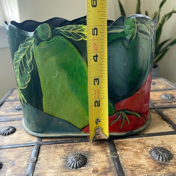 Vintage 1993 Hosley Hand Painted Vegetables Metal Basket Flower Pot - Picture 6 of 7